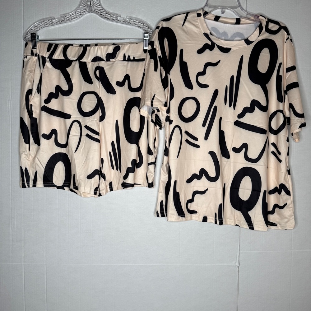 Abstract Black and Cream Lounge Set